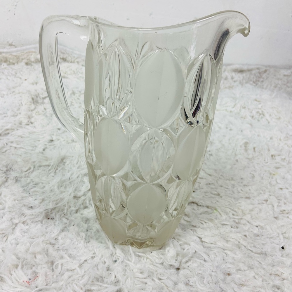 Unbranded Elegant Clear and Frosted Glass Pitcher - Picture 3 of 8